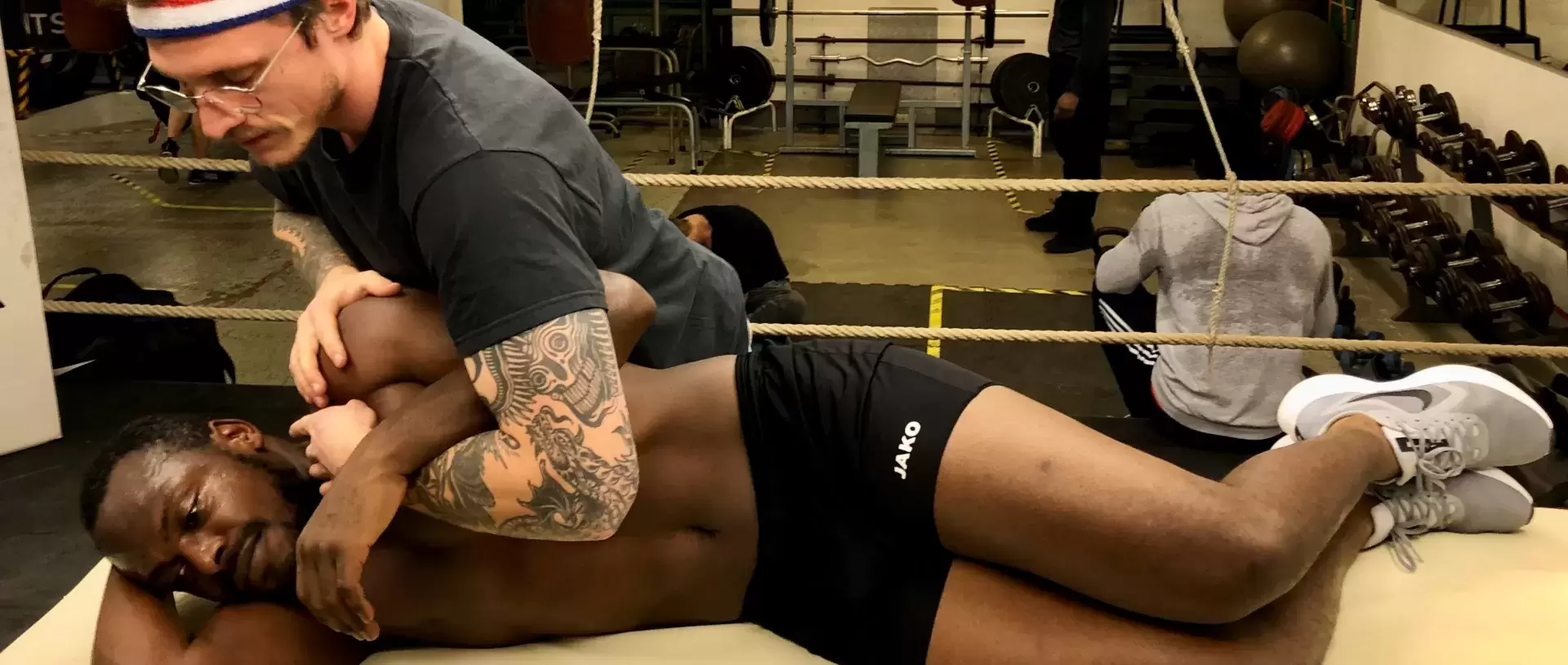 Sportwissenschaftler spricht über die Vorteile von Rolﬁng® für Sportler und Trainierende